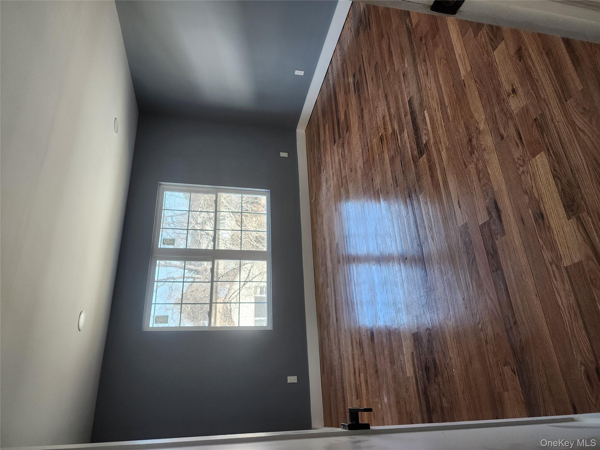 274 S10th Street, Lindenhurst, NY 11757