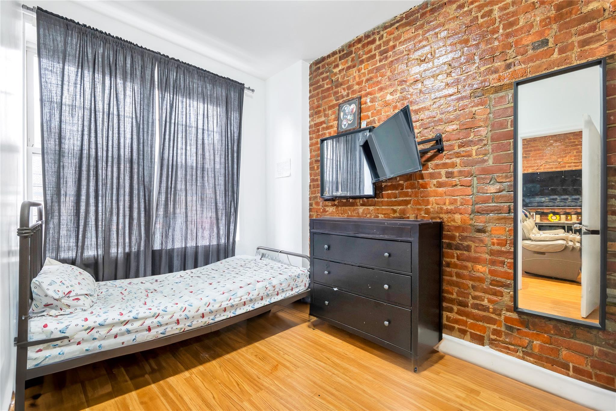 91-08 43rd Ave, Elmhurst, NY 11373