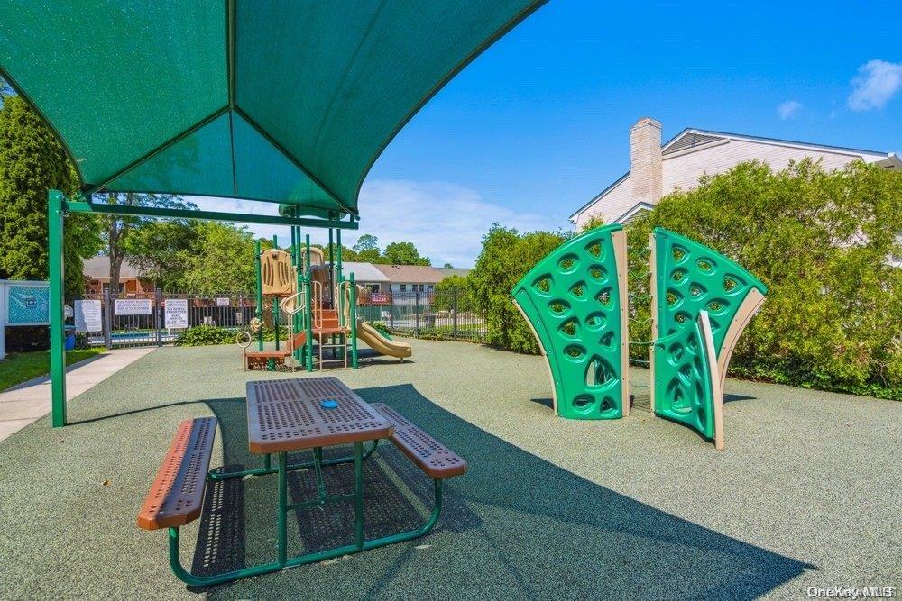 657 Village # 657, Hauppauge, NY 11788