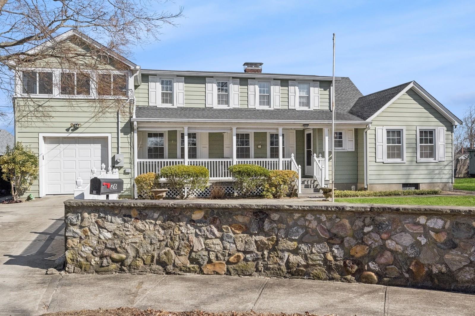 26 Kelly Court, Kings Park, NY 11754