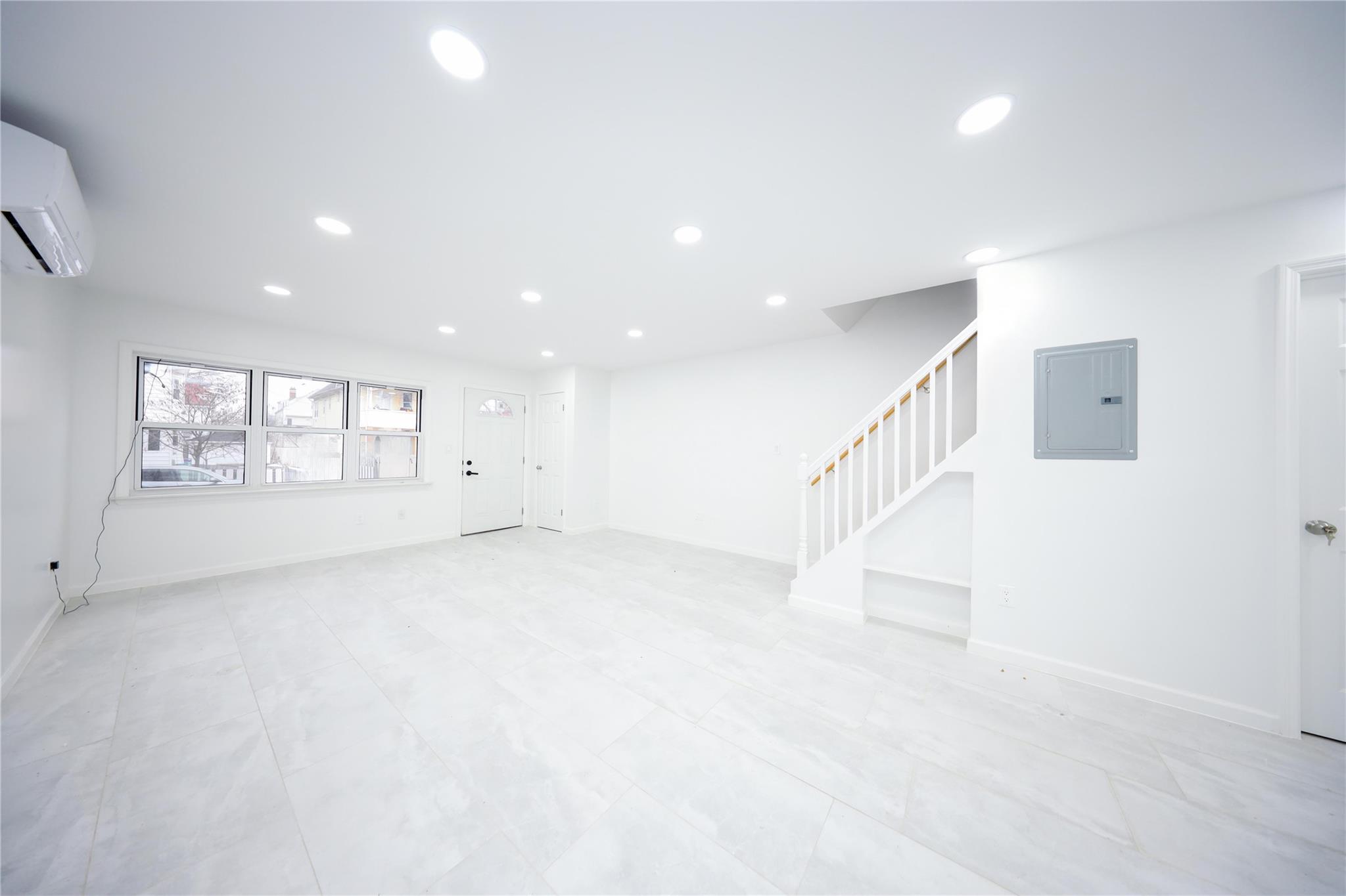 84 Elm Street, Staten Island, NY 10310