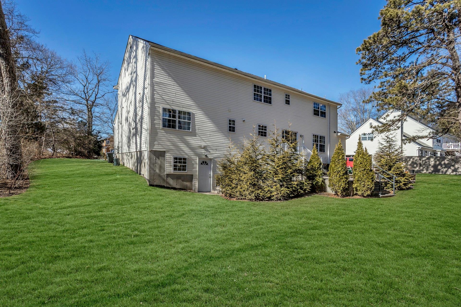 865 Old Medford Avenue, Medford, NY 11763