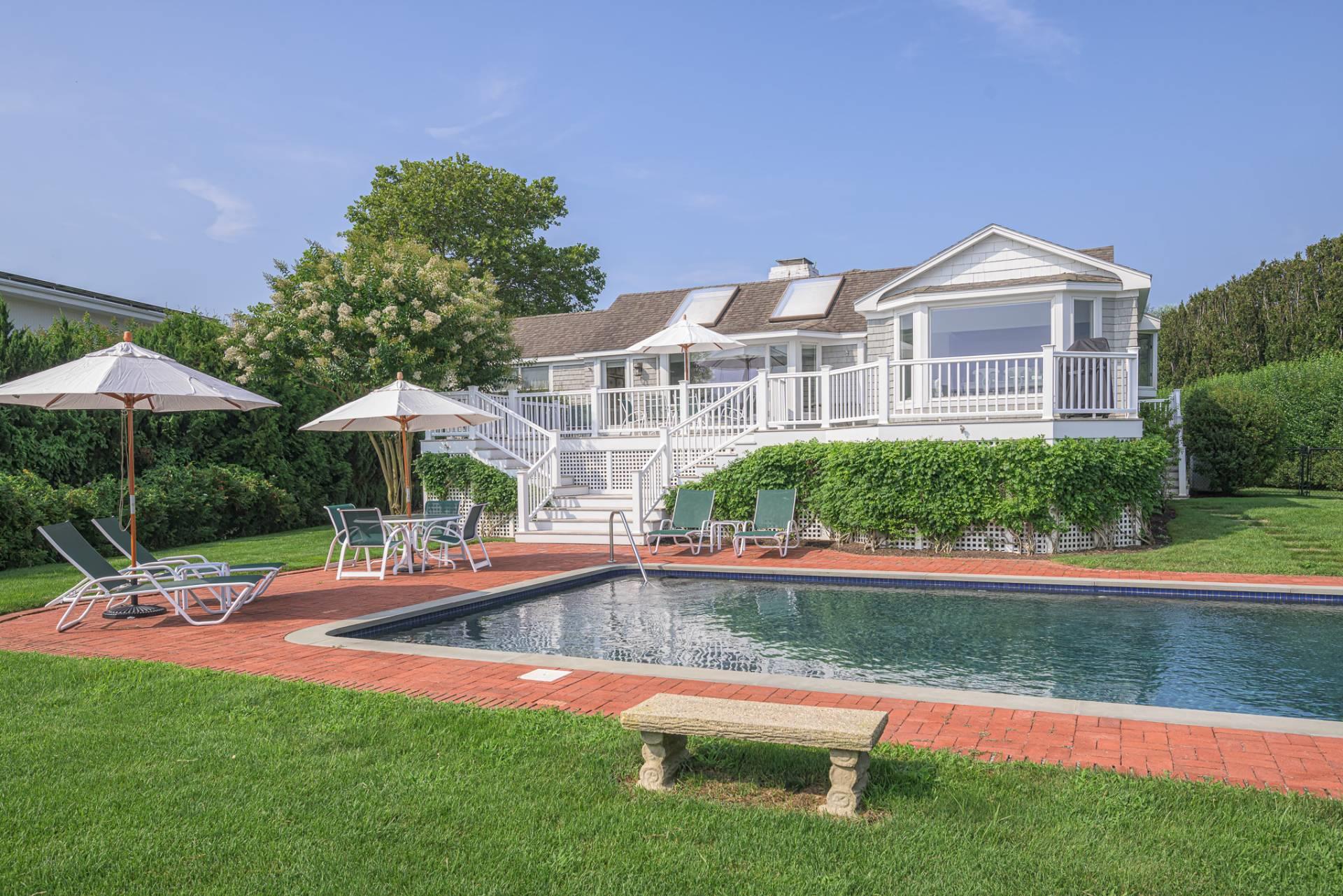 29 Coxs Curve Road, Westhampton Beach, NY 11978