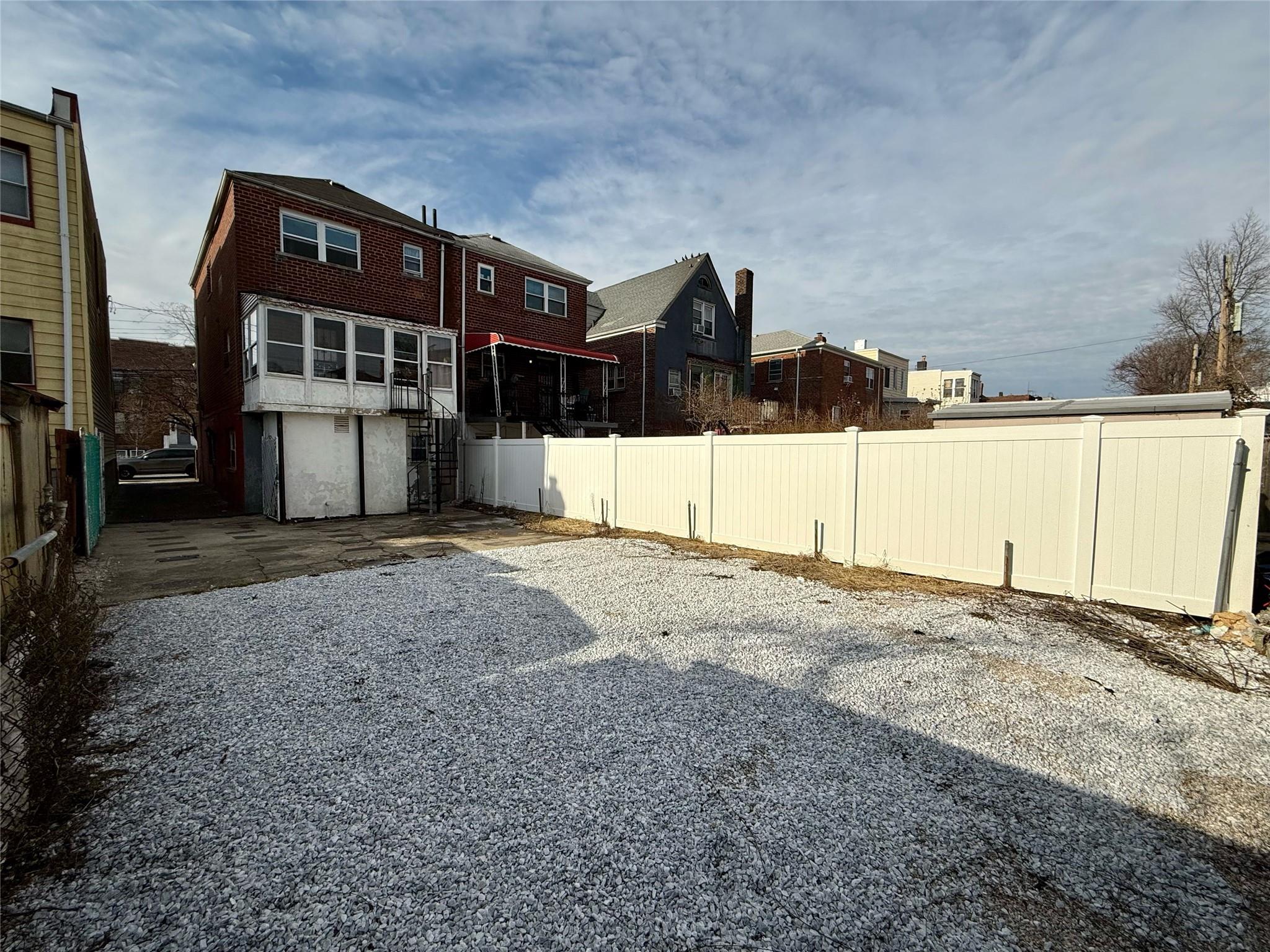 963 E 225th Street, Bronx, NY 10466