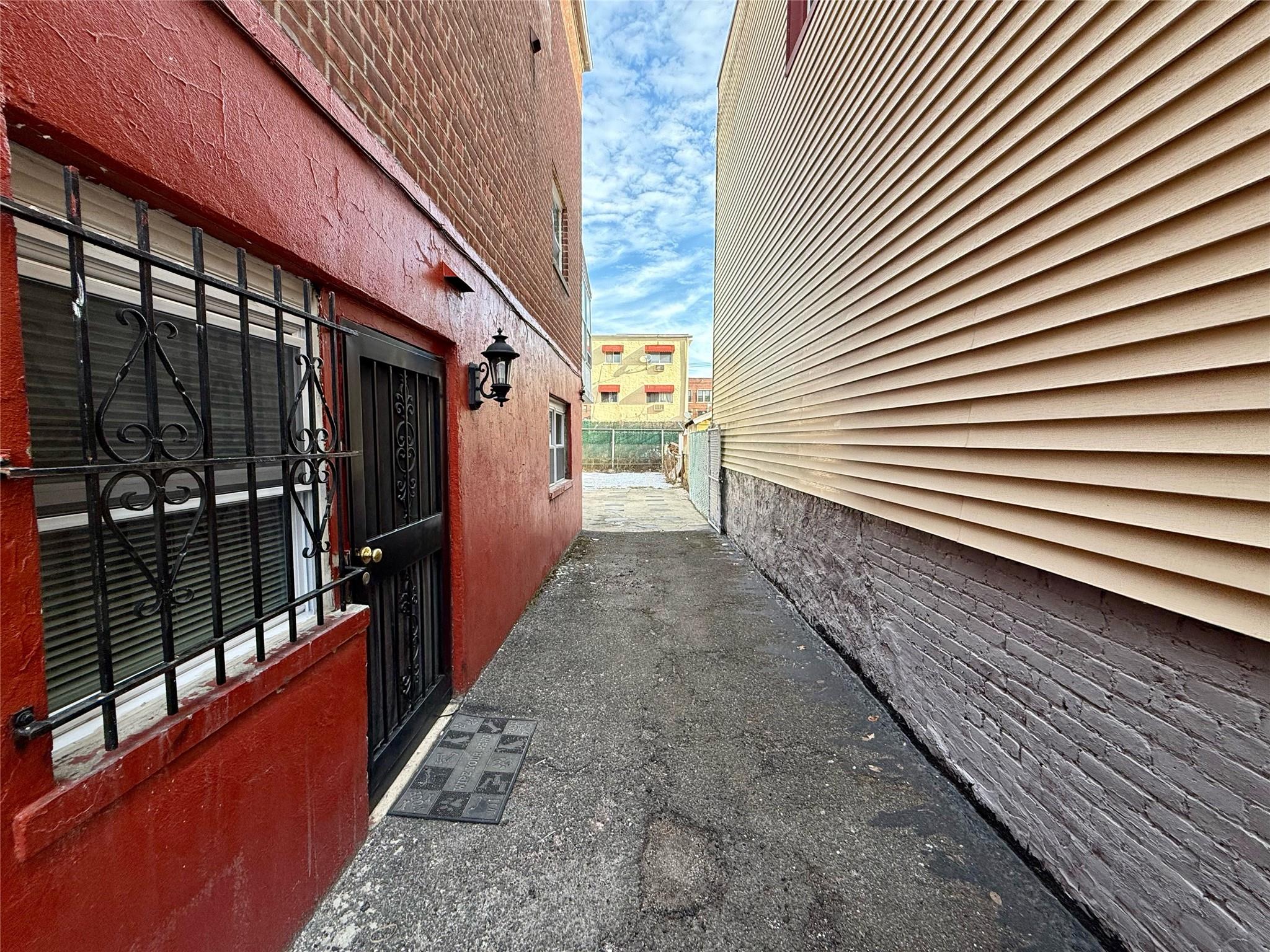 963 E 225th Street, Bronx, NY 10466