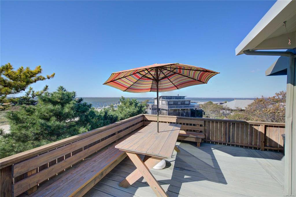 1 Spindrift Walk, Davis Park, NY 11772