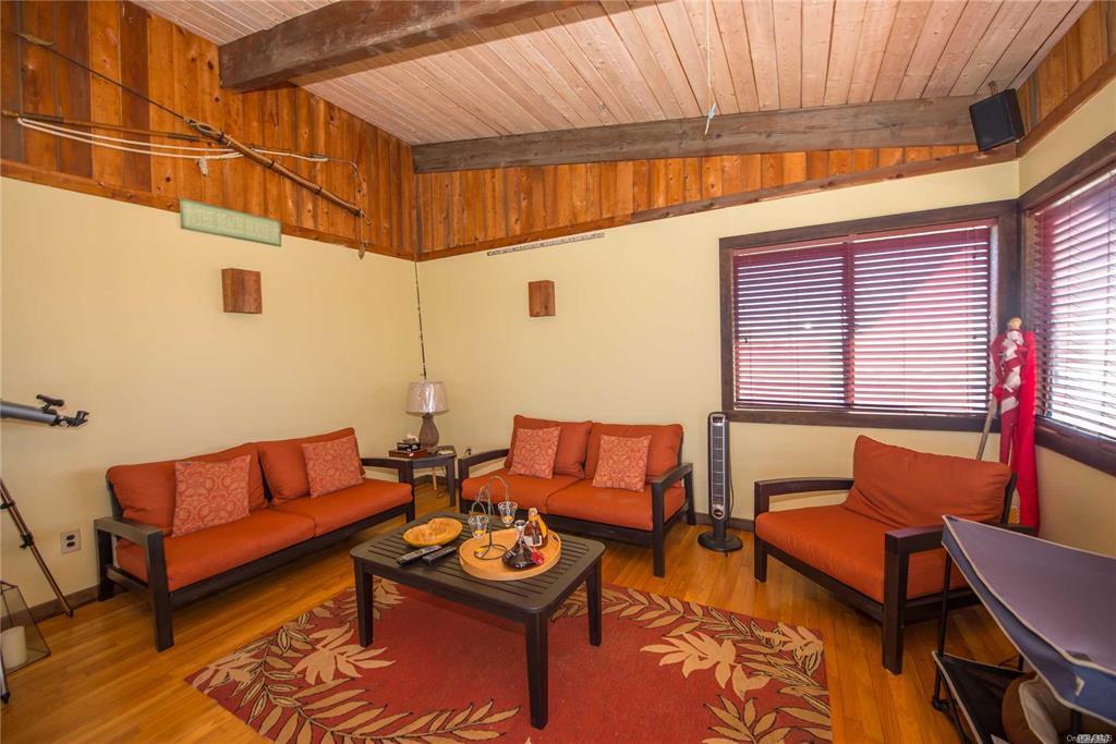 1 Spindrift Walk, Davis Park, NY 11772