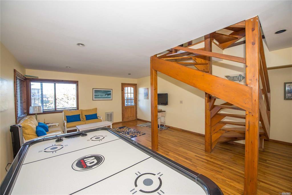 1 Spindrift Walk, Davis Park, NY 11772