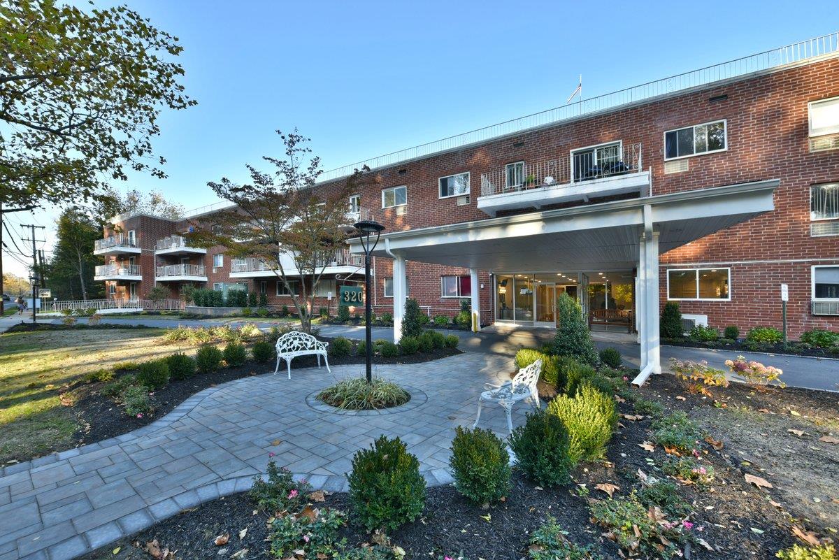 320 E Shore Road # 25A, Great Neck, NY 11023