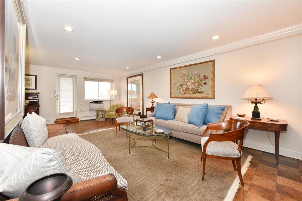 320 E Shore Road # 25A, Great Neck, NY 11023