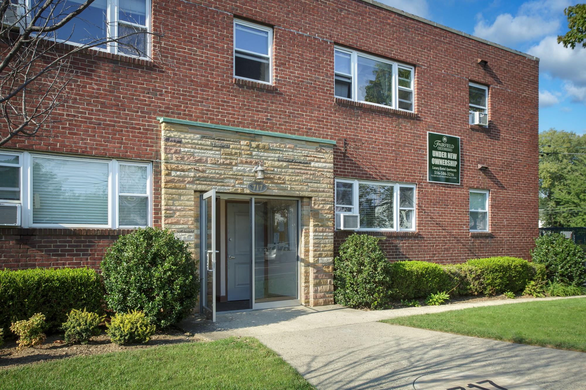 717 Conklin Street # 11, Farmingdale, NY 11735