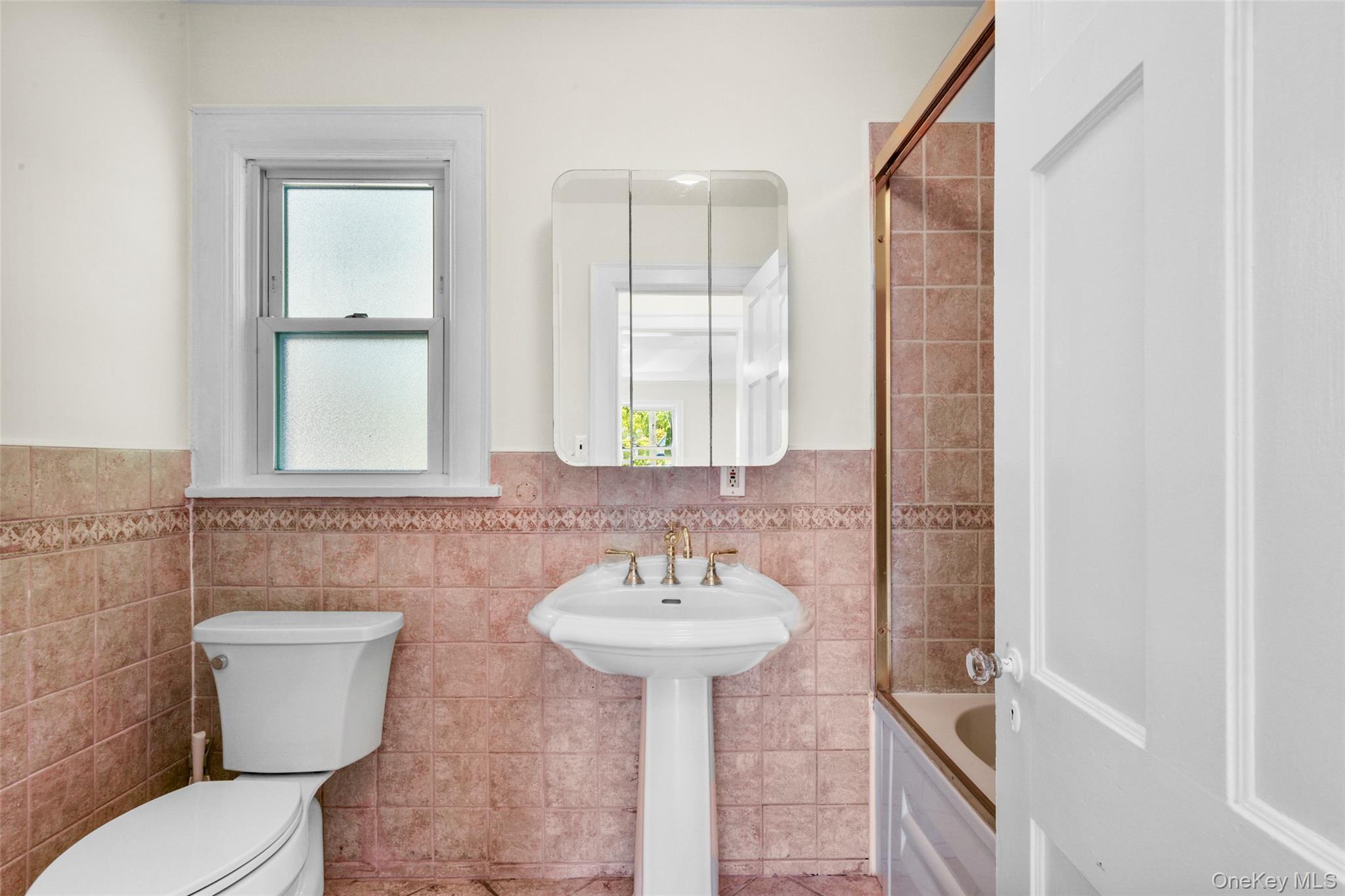 506 Siwanoy Place, Pelham, NY 10803