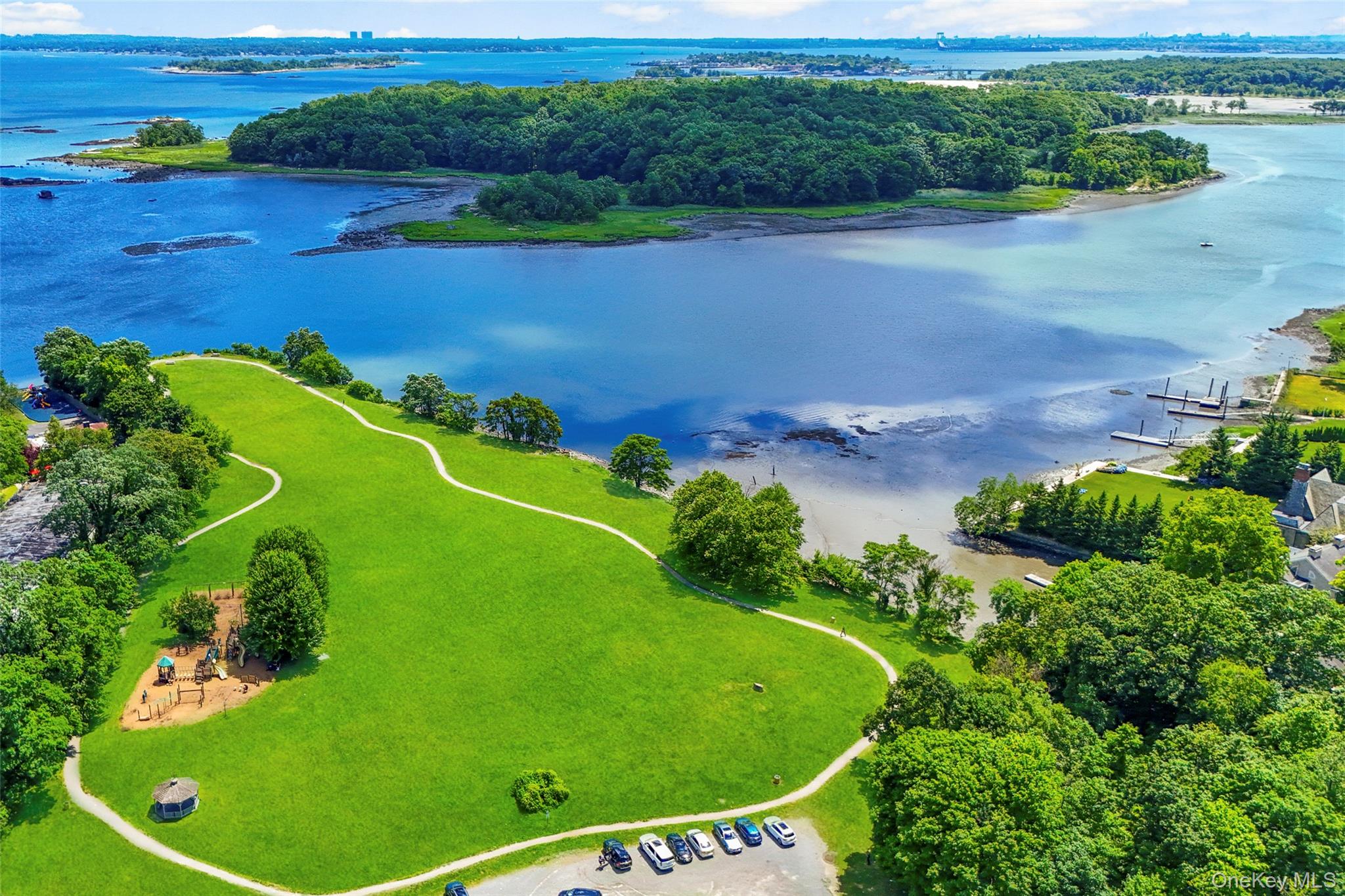 506 Siwanoy Place, Pelham, NY 10803