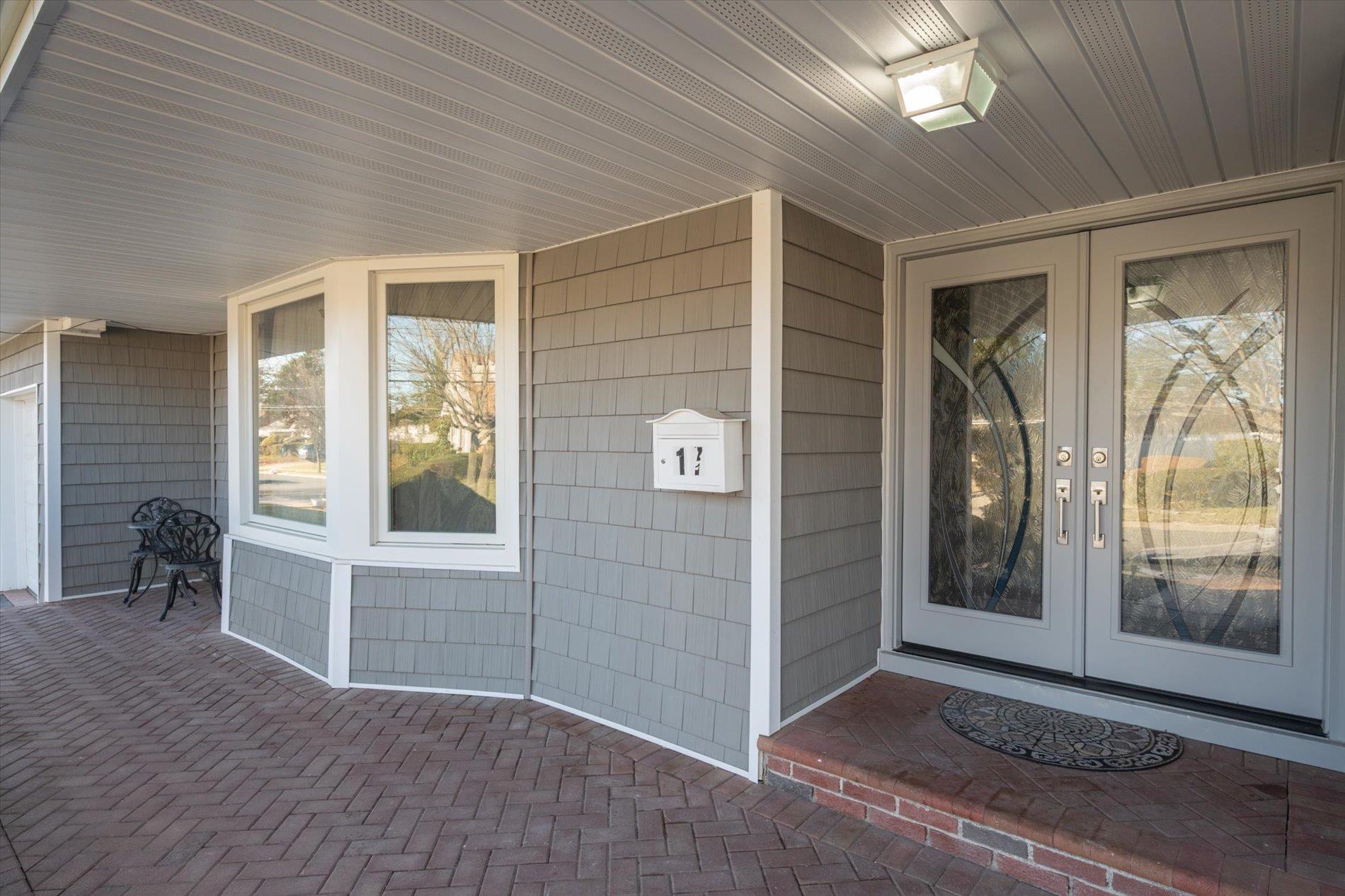 17 Willowbrook Lane, Freeport, NY 11520
