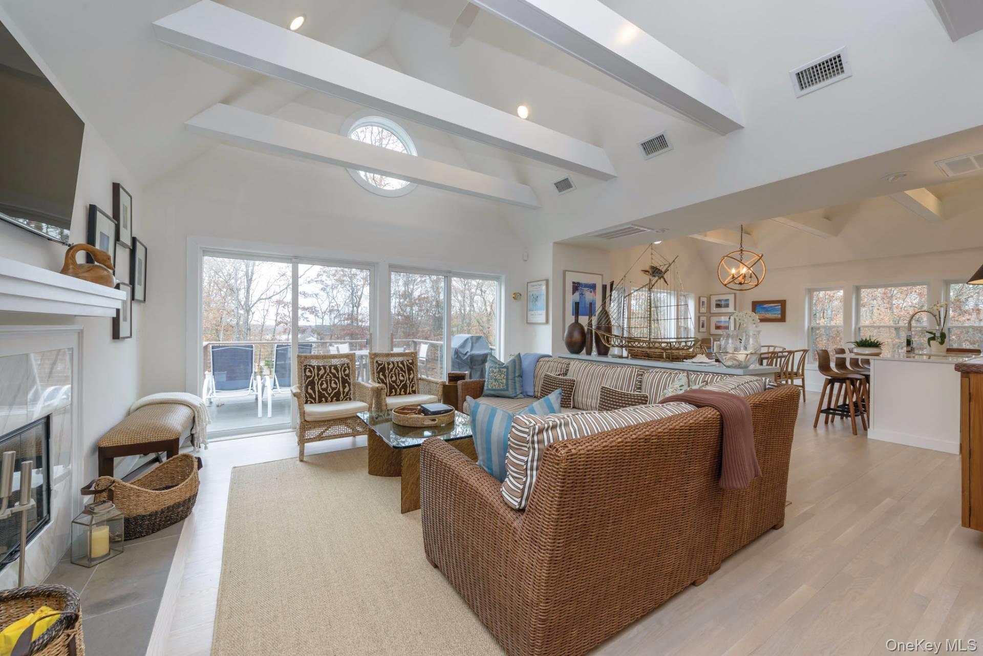 14 Hill Side Lane, East Hampton, NY 11937