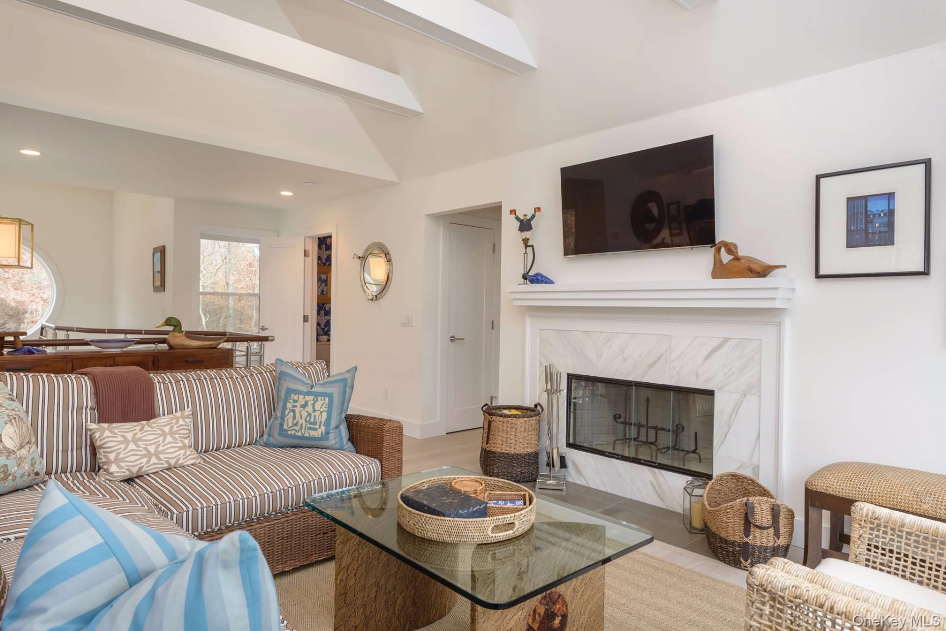 14 Hill Side Lane, East Hampton, NY 11937