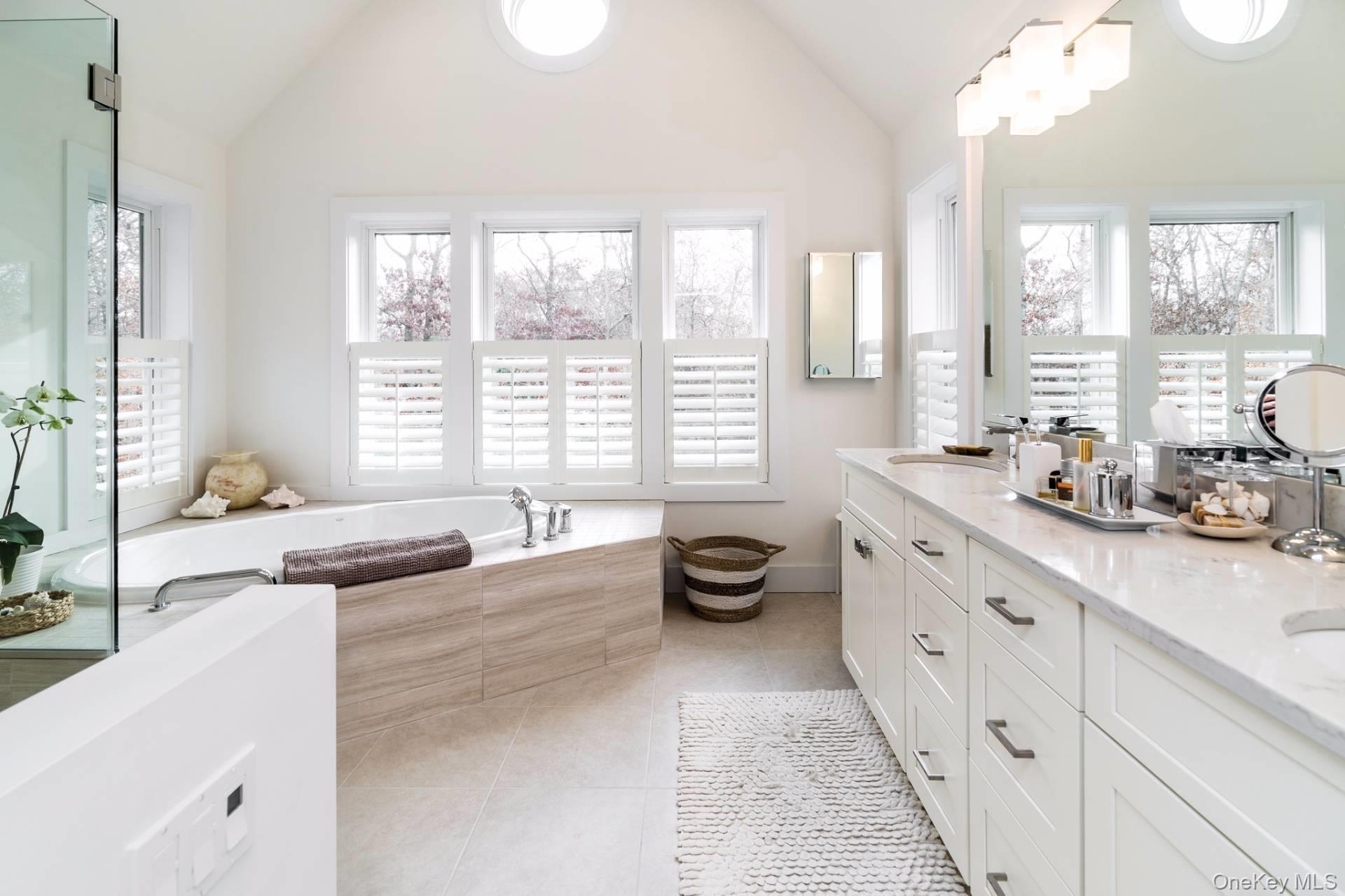 14 Hill Side Lane, East Hampton, NY 11937