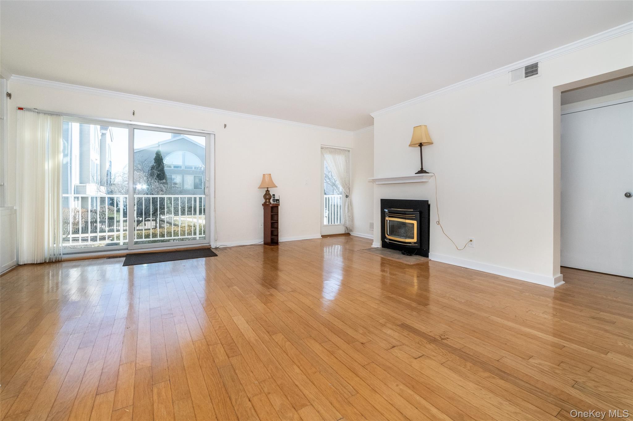 12 Windward Lane # 11, Bronx, NY 10464