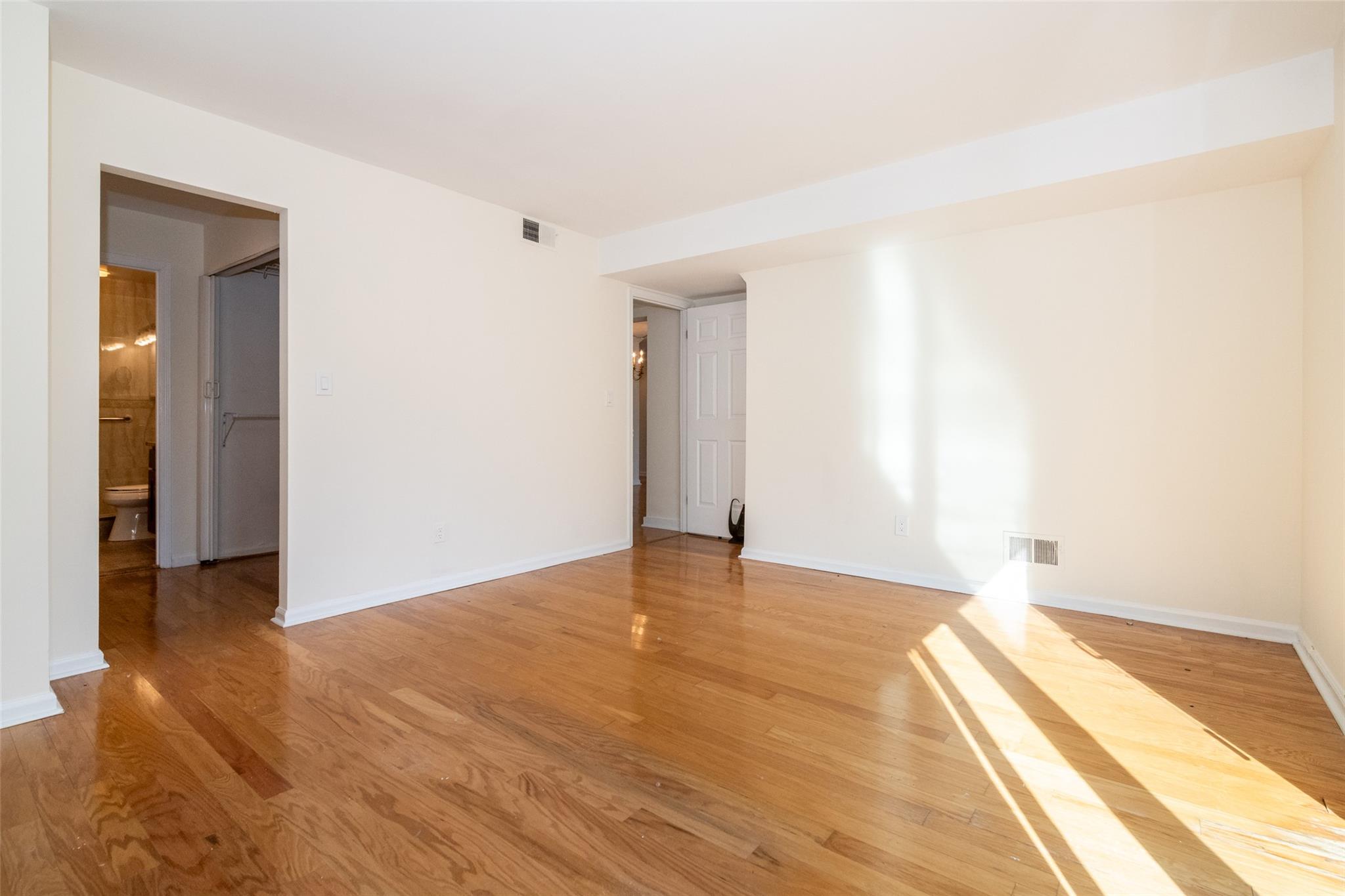 12 Windward Lane # 11, Bronx, NY 10464