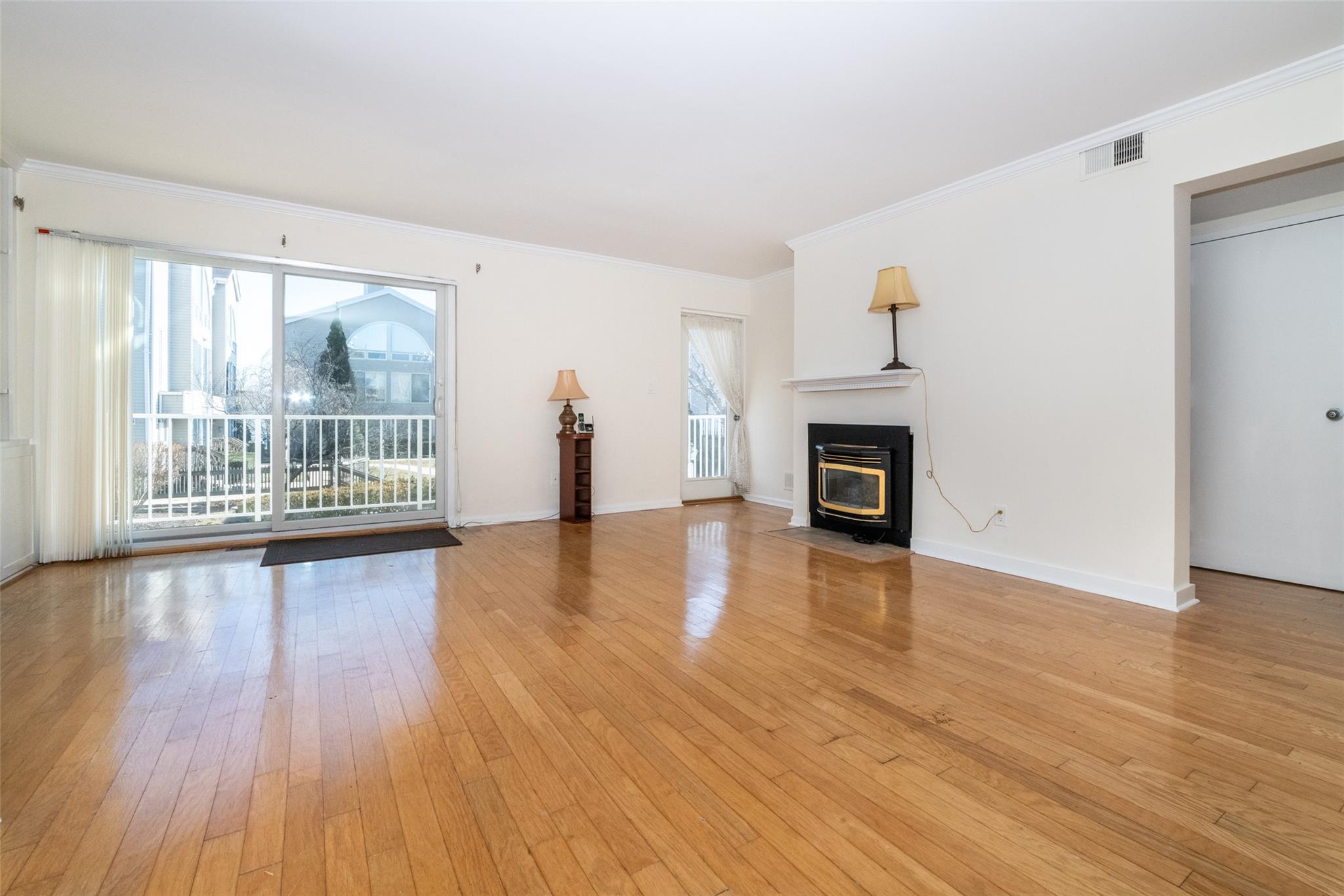 12 Windward Lane # 11, Bronx, NY 10464