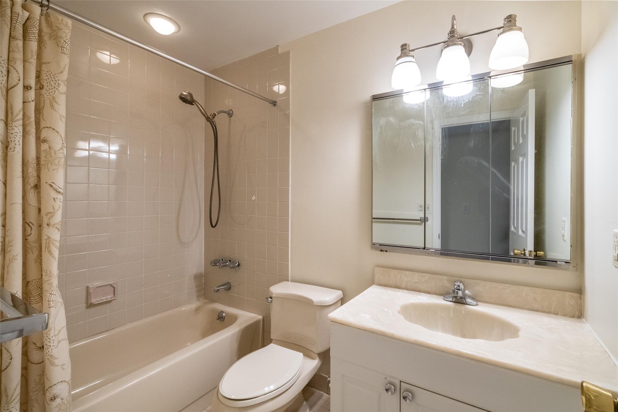 12 Windward Lane # 11, Bronx, NY 10464