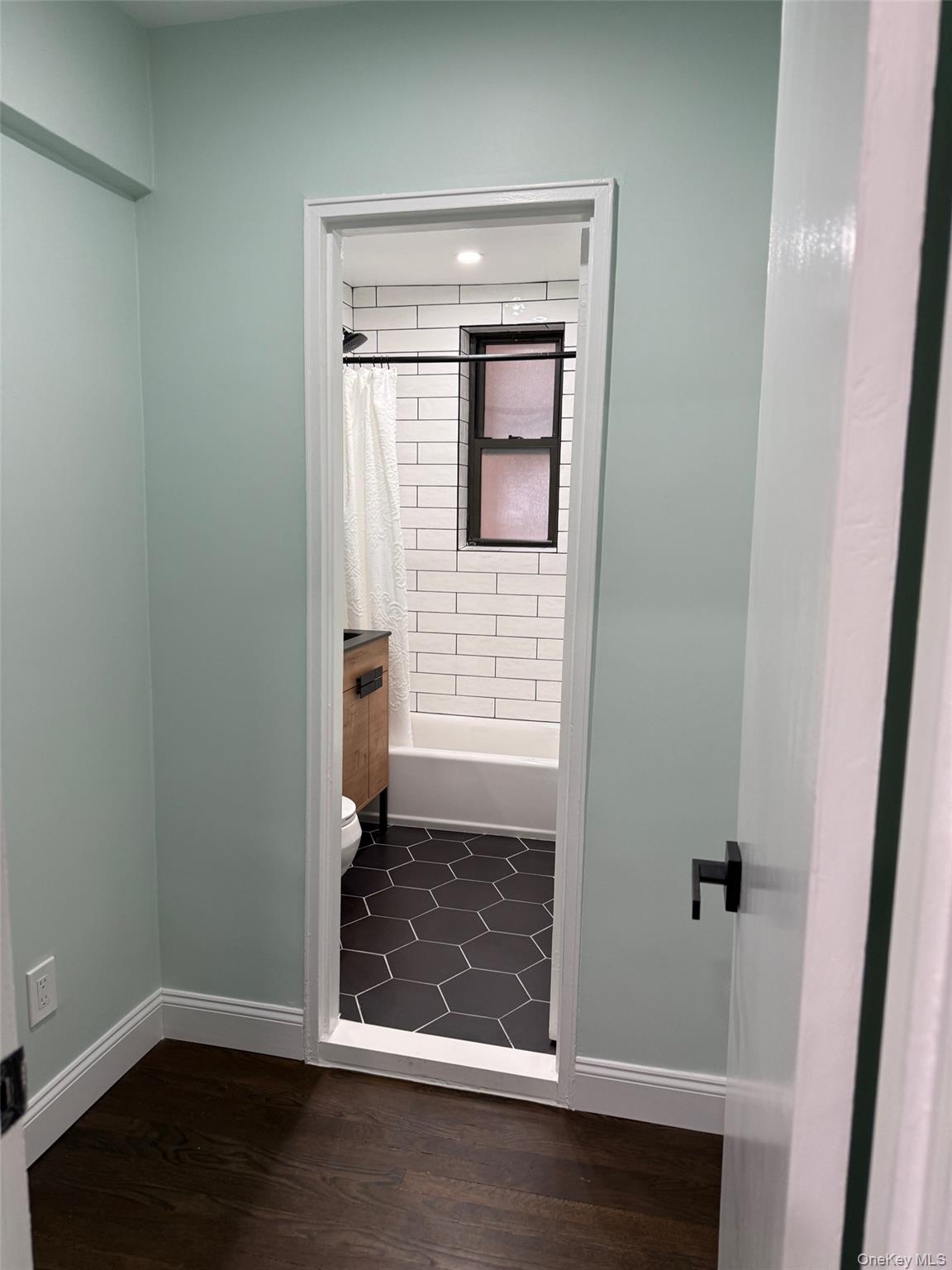 11 Wooleys Lane # 1k, Great Neck, NY 11023