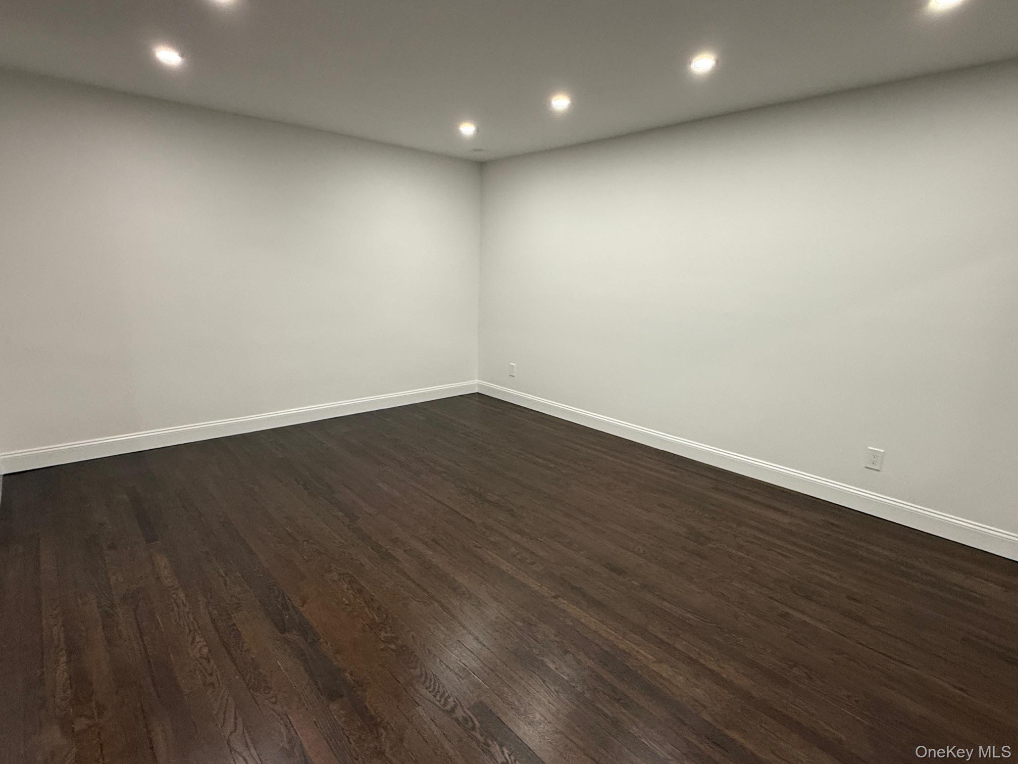 11 Wooleys Lane # 1k, Great Neck, NY 11023