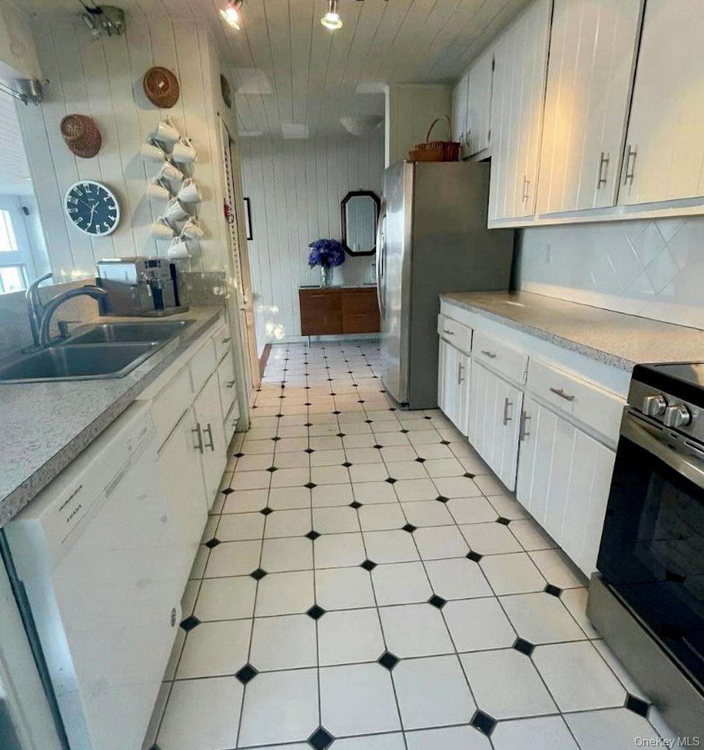 258 Bay Walk, Fire Island Pines, NY 11782