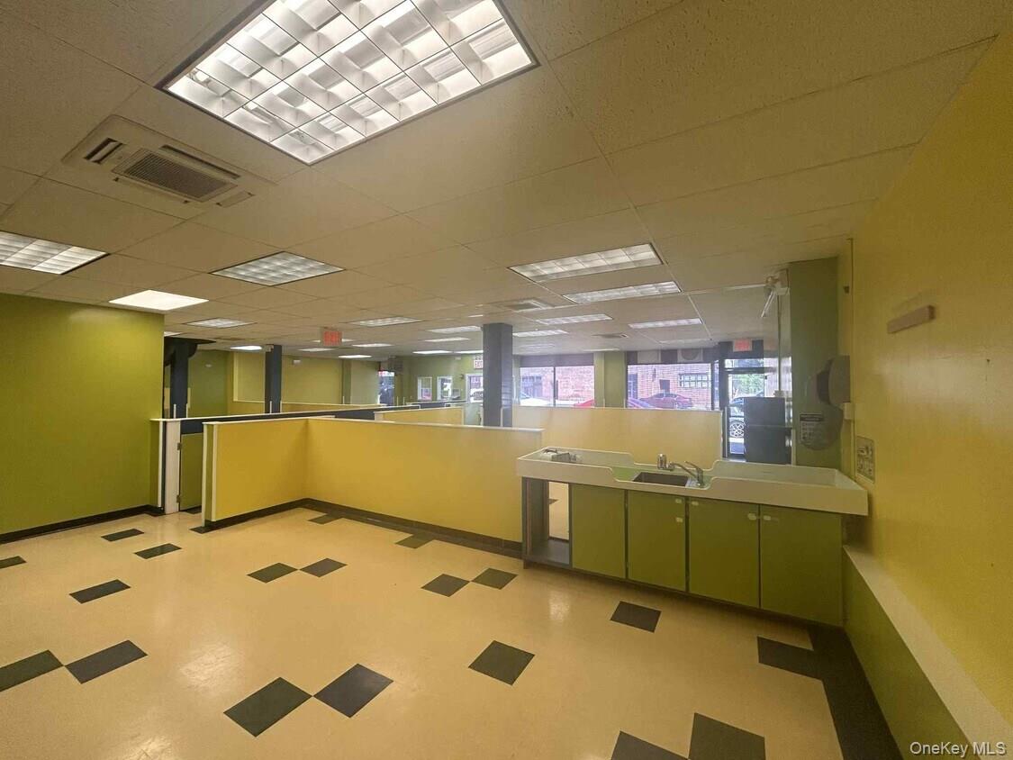 2138 E East Tremont, Bronx, NY 10462