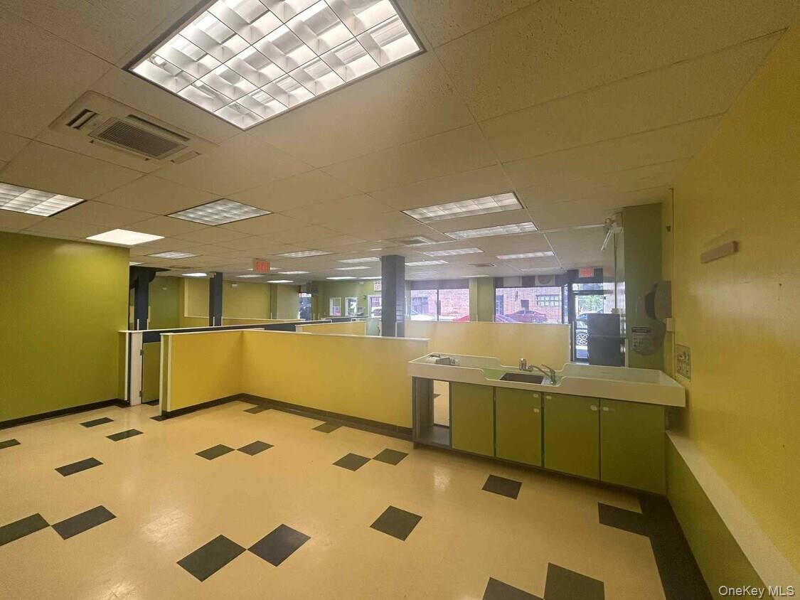 2138 E East Tremont, Bronx, NY 10462