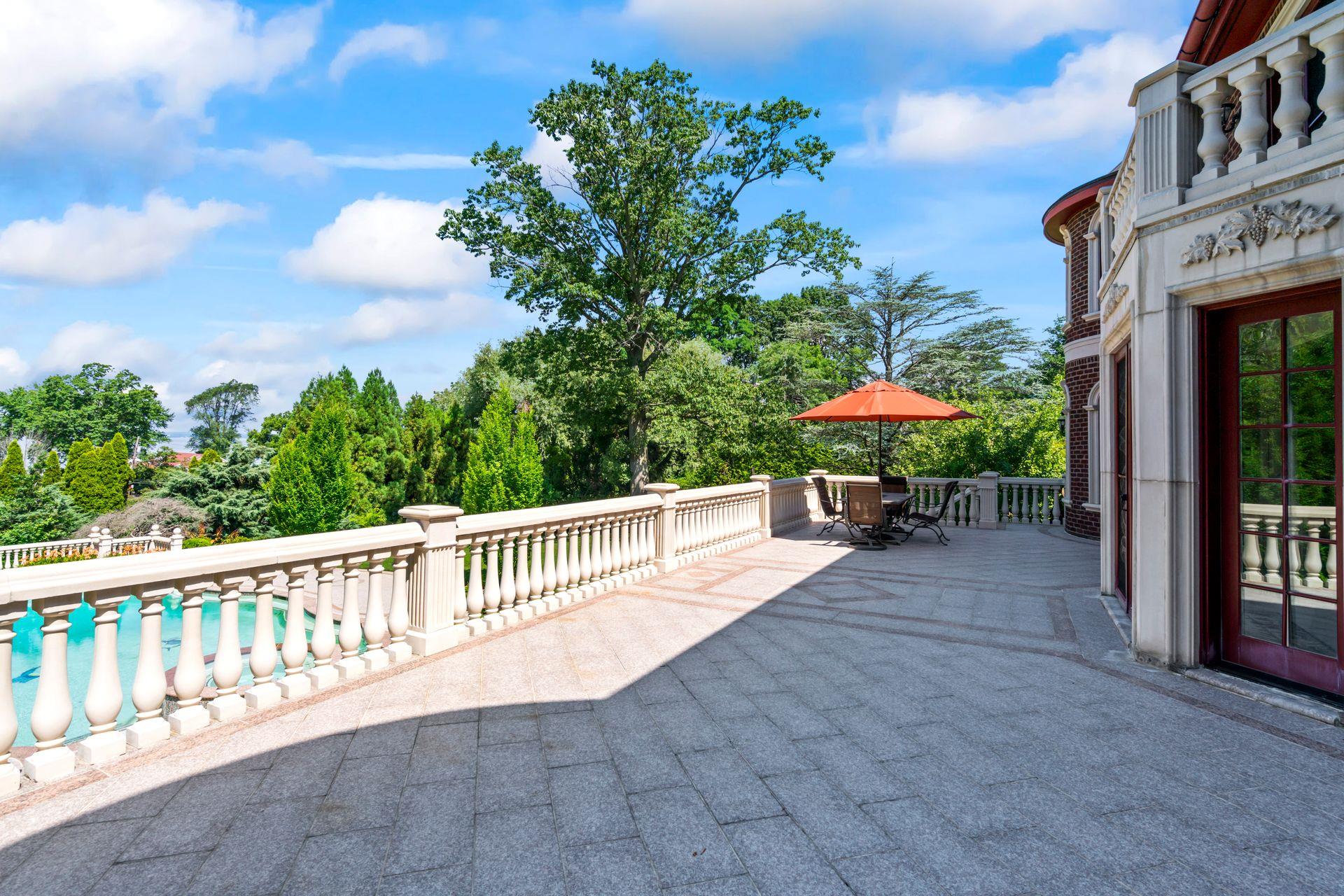 28 Whitney Circle, Glen Cove, NY 11542