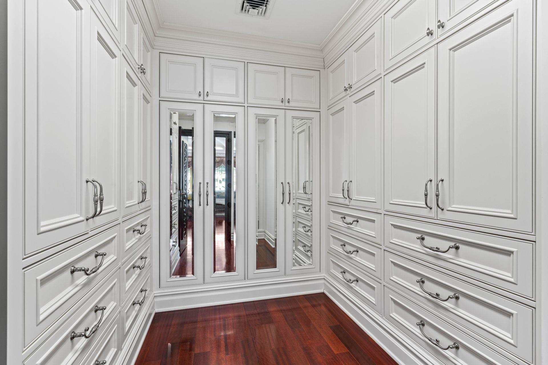 28 Whitney Circle, Glen Cove, NY 11542