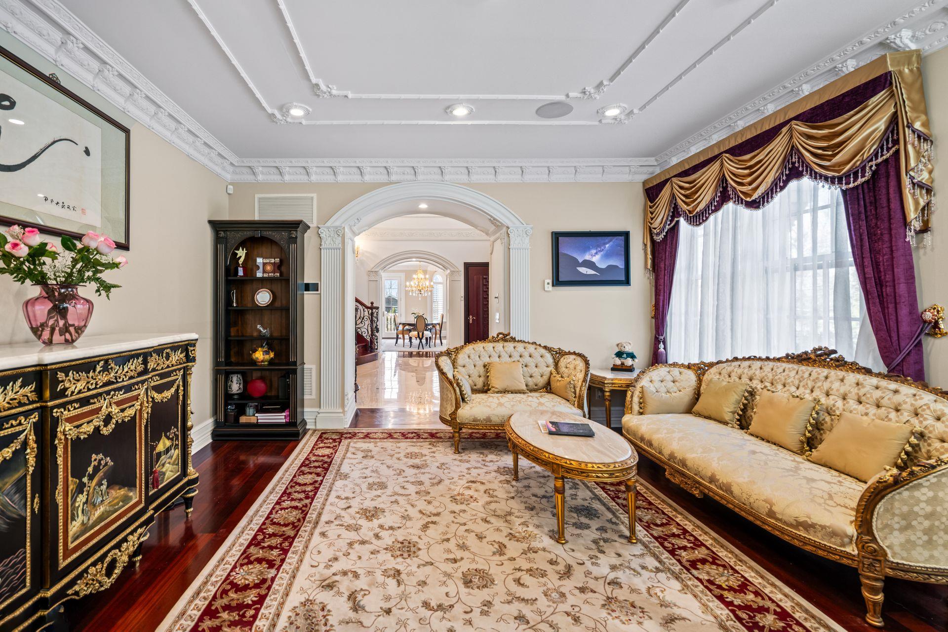 28 Whitney Circle, Glen Cove, NY 11542