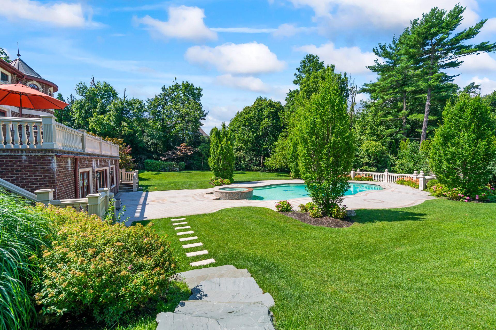 28 Whitney Circle, Glen Cove, NY 11542