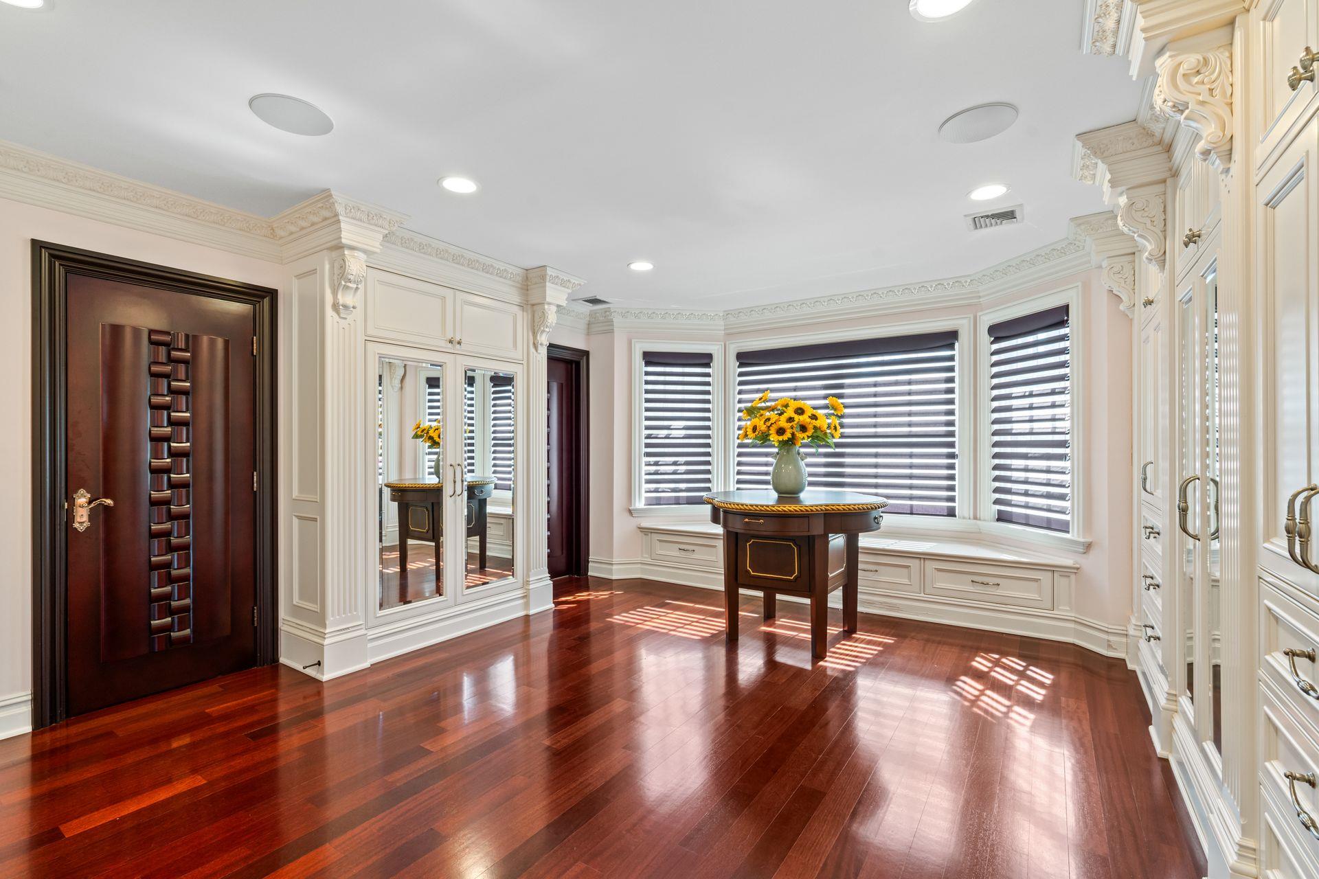 28 Whitney Circle, Glen Cove, NY 11542