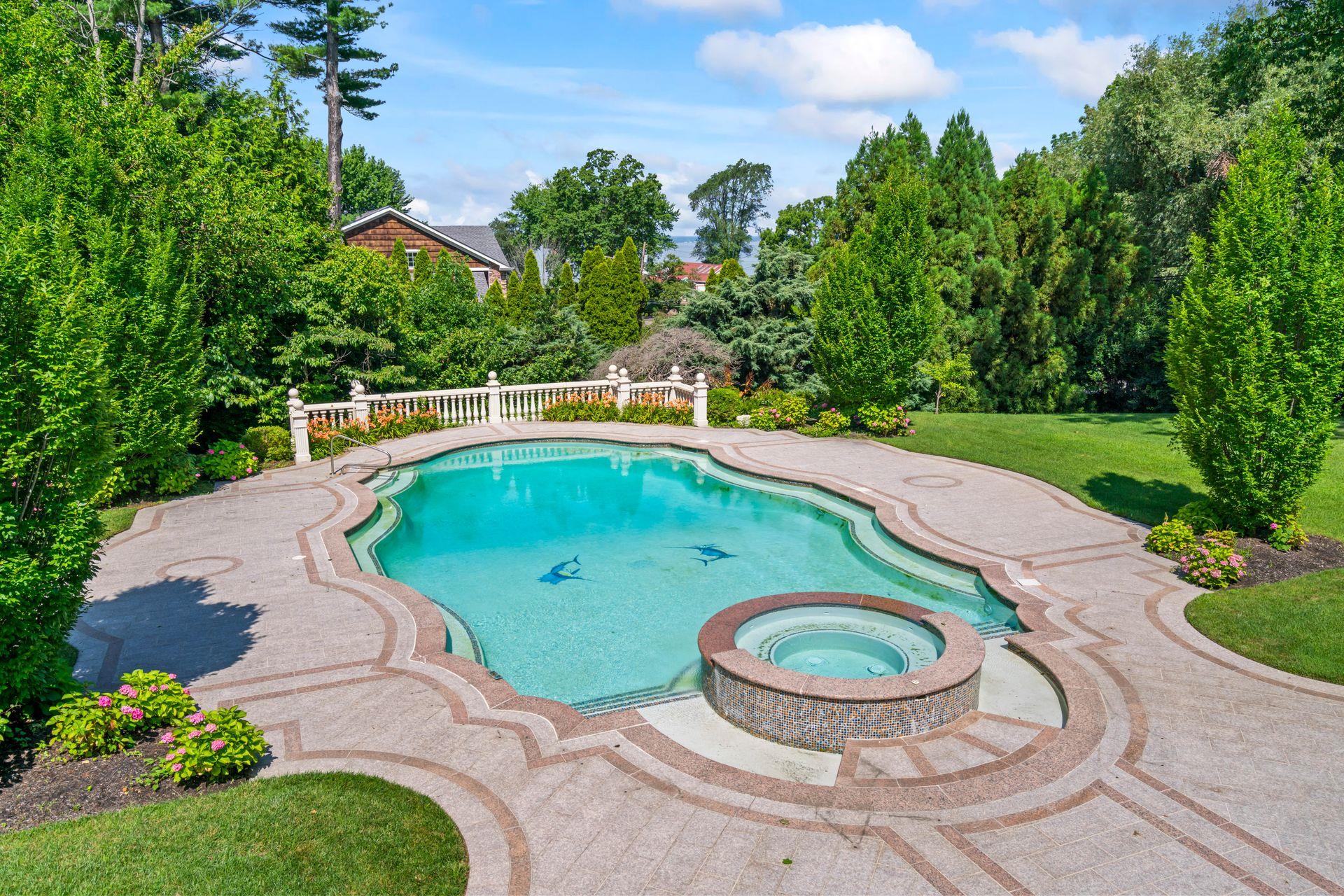 28 Whitney Circle, Glen Cove, NY 11542