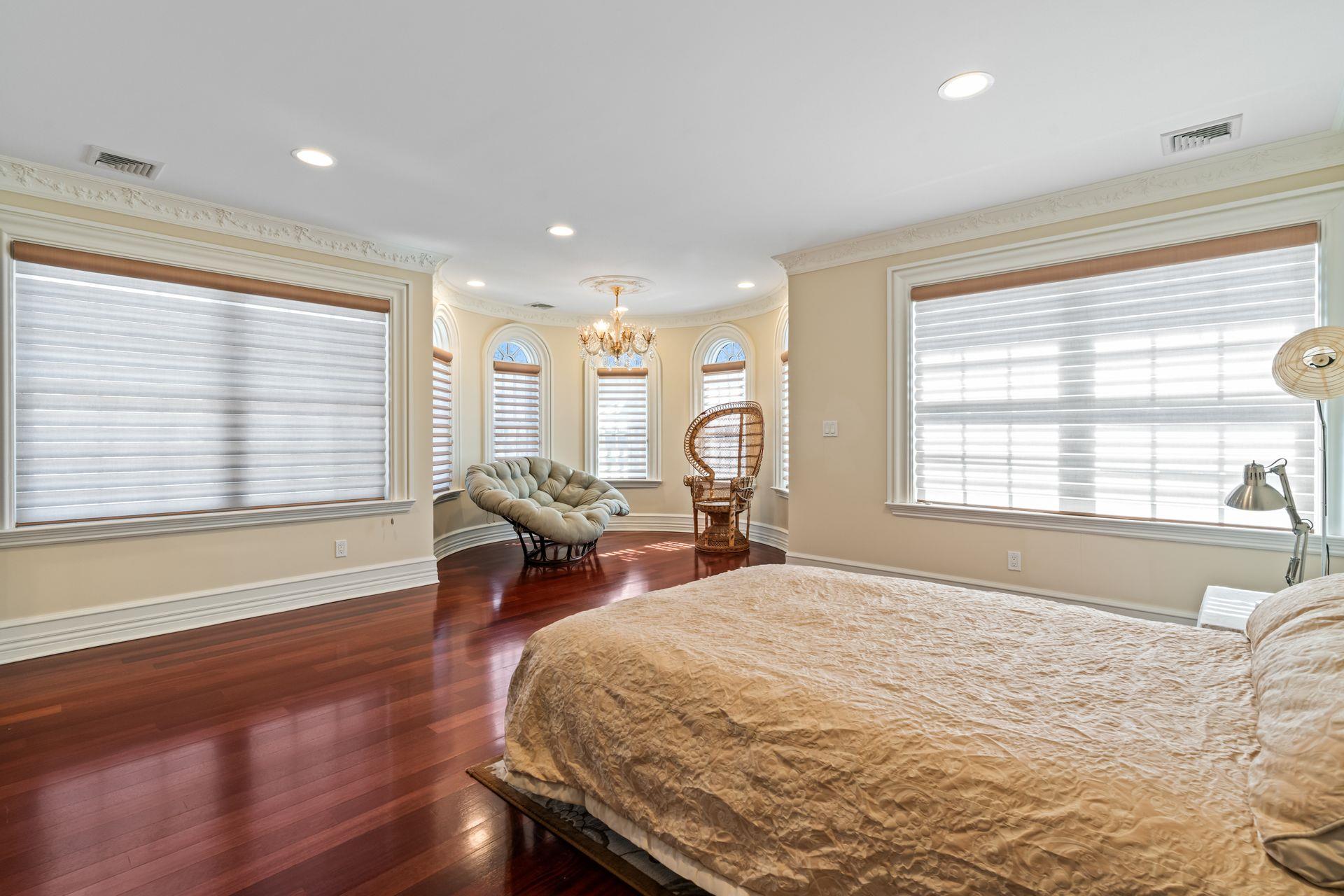 28 Whitney Circle, Glen Cove, NY 11542