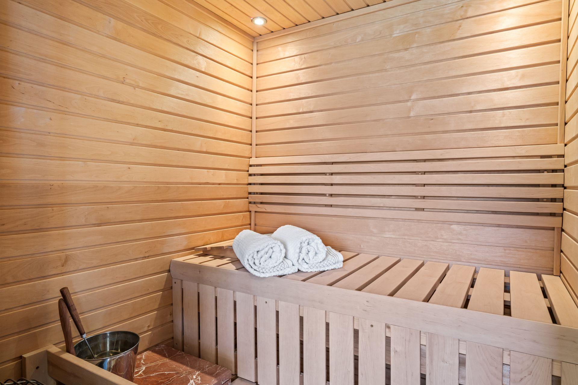 28 Whitney Circle, Glen Cove, NY 11542