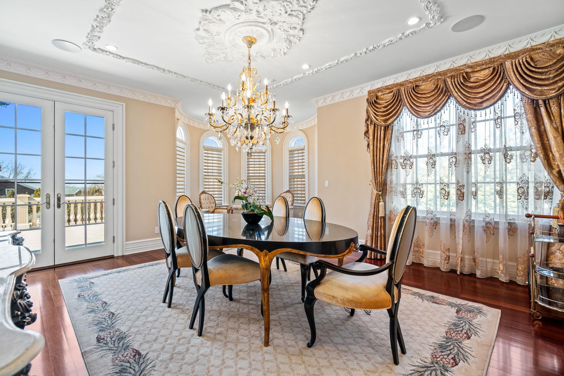 28 Whitney Circle, Glen Cove, NY 11542