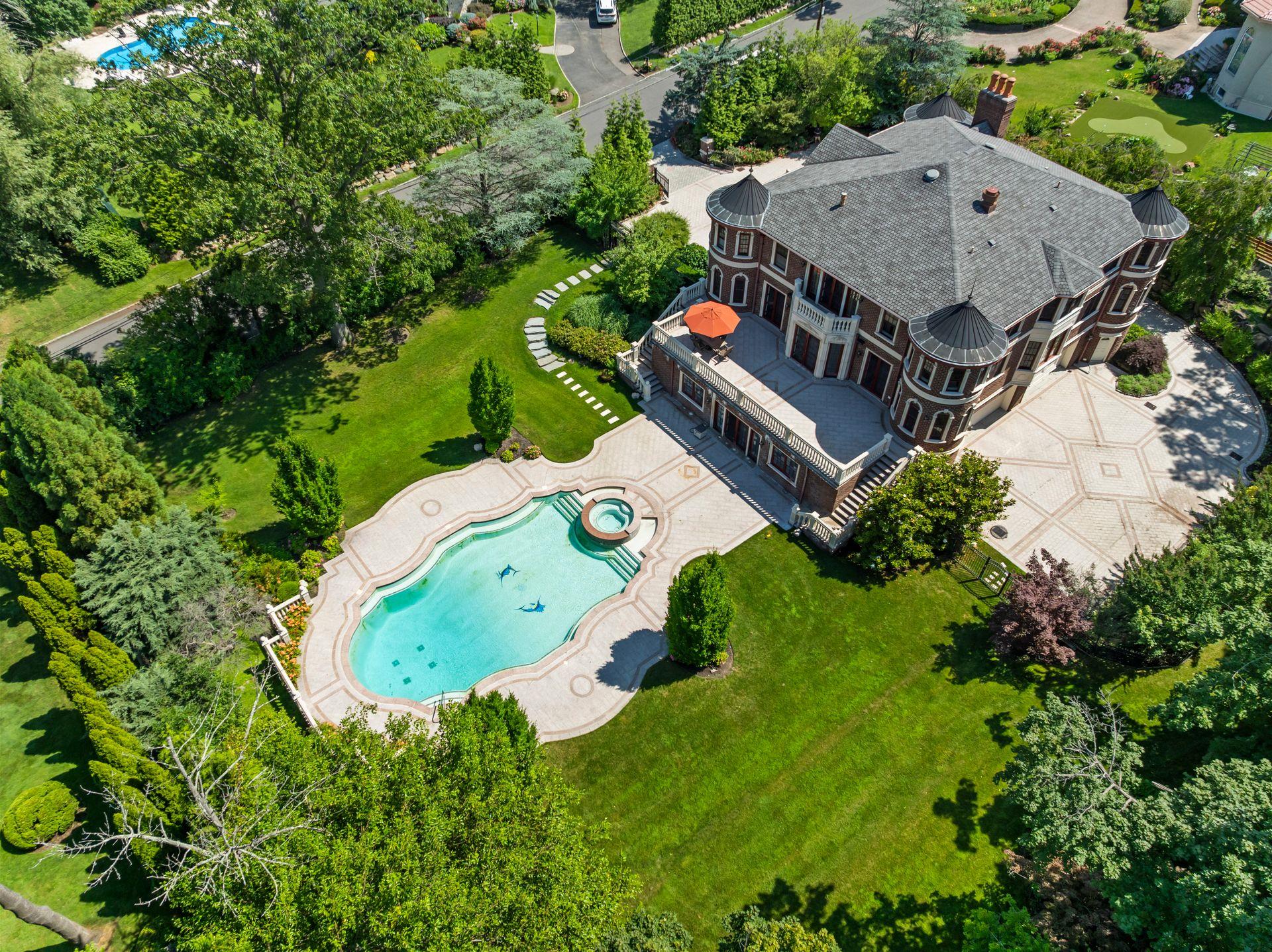 28 Whitney Circle, Glen Cove, NY 11542