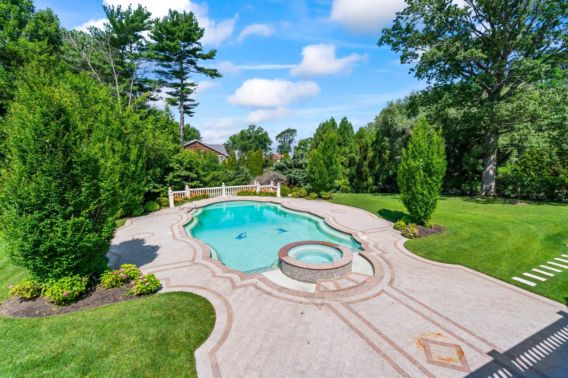 28 Whitney Circle, Glen Cove, NY 11542