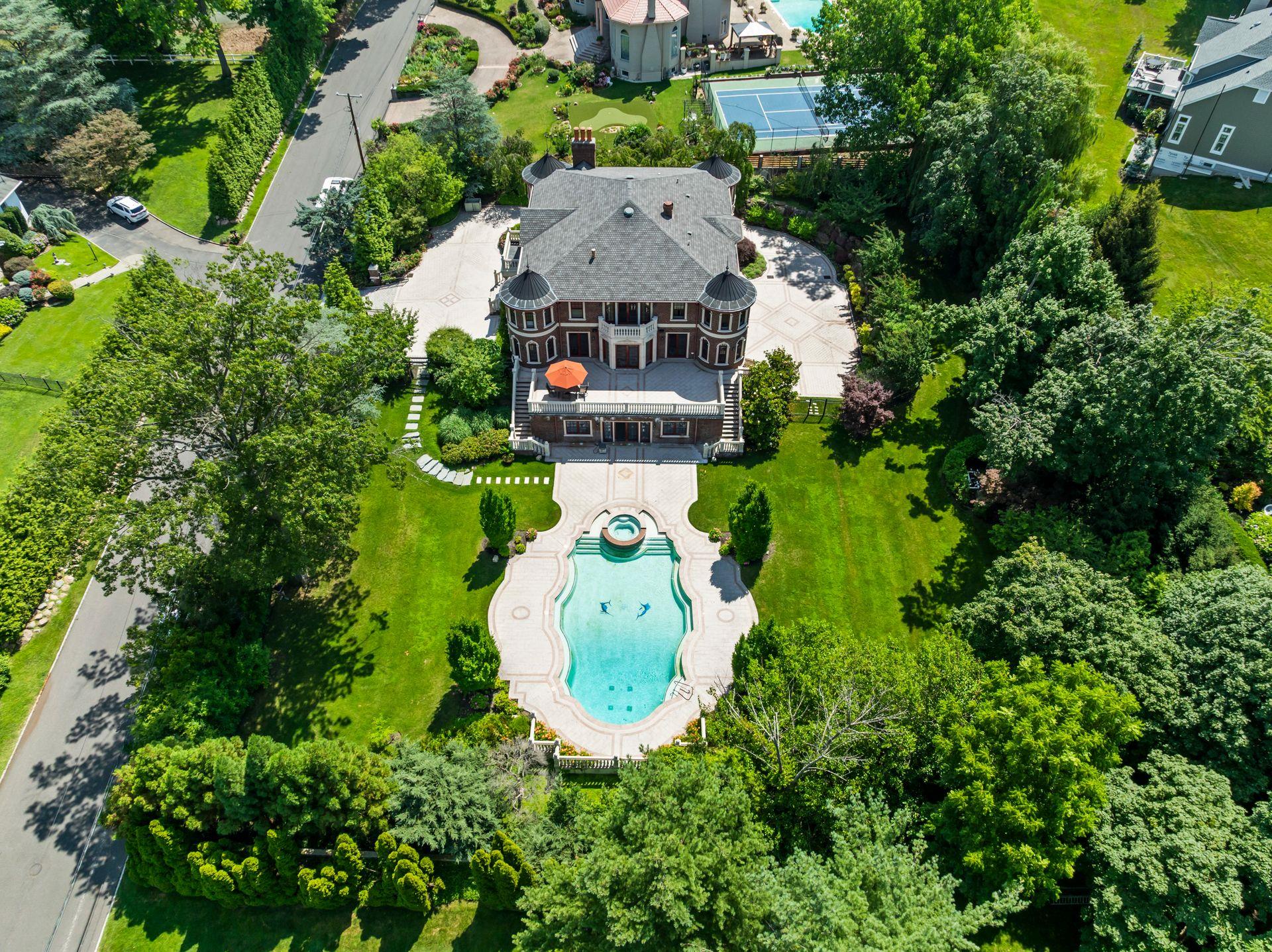 28 Whitney Circle, Glen Cove, NY 11542