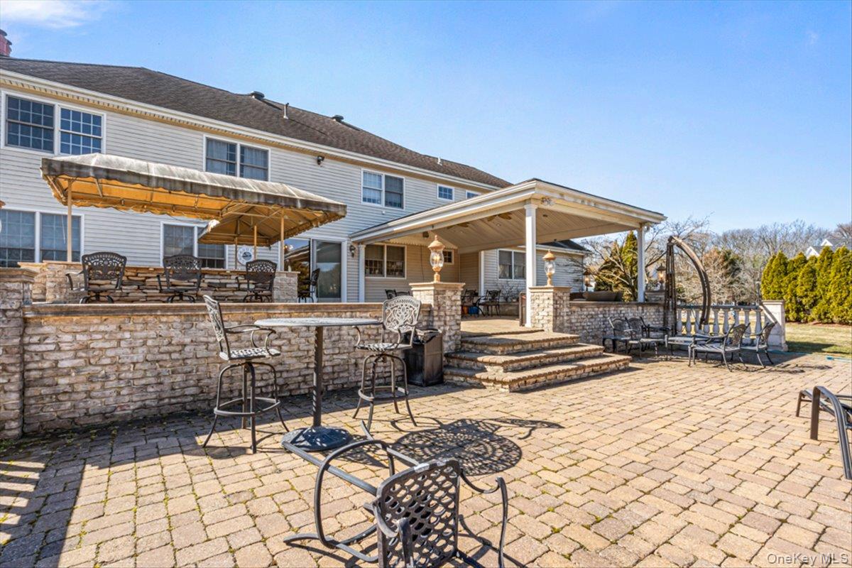 22 Turnberry Court, Dix Hills, NY 11746