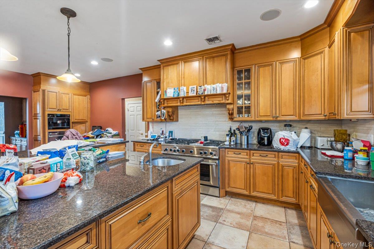 22 Turnberry Court, Dix Hills, NY 11746