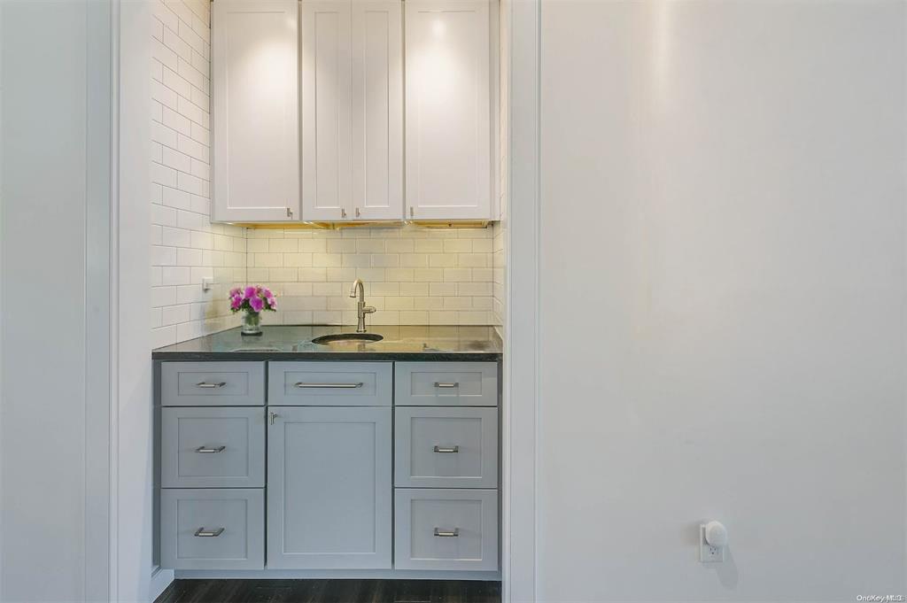 21 Tarpon Road, East Quogue, NY 11942