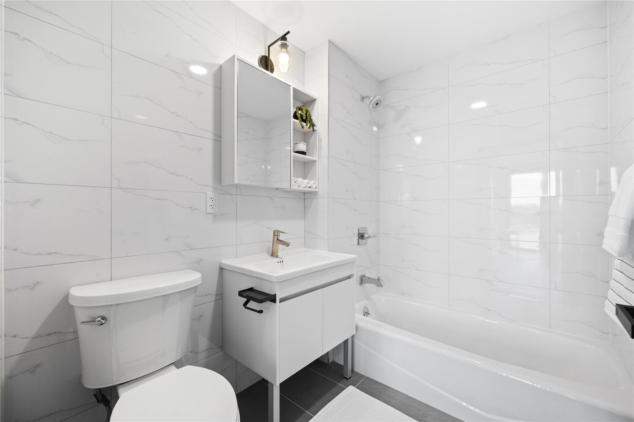 163-07 72nd Ave # 5F, Fresh Meadows, NY 11365