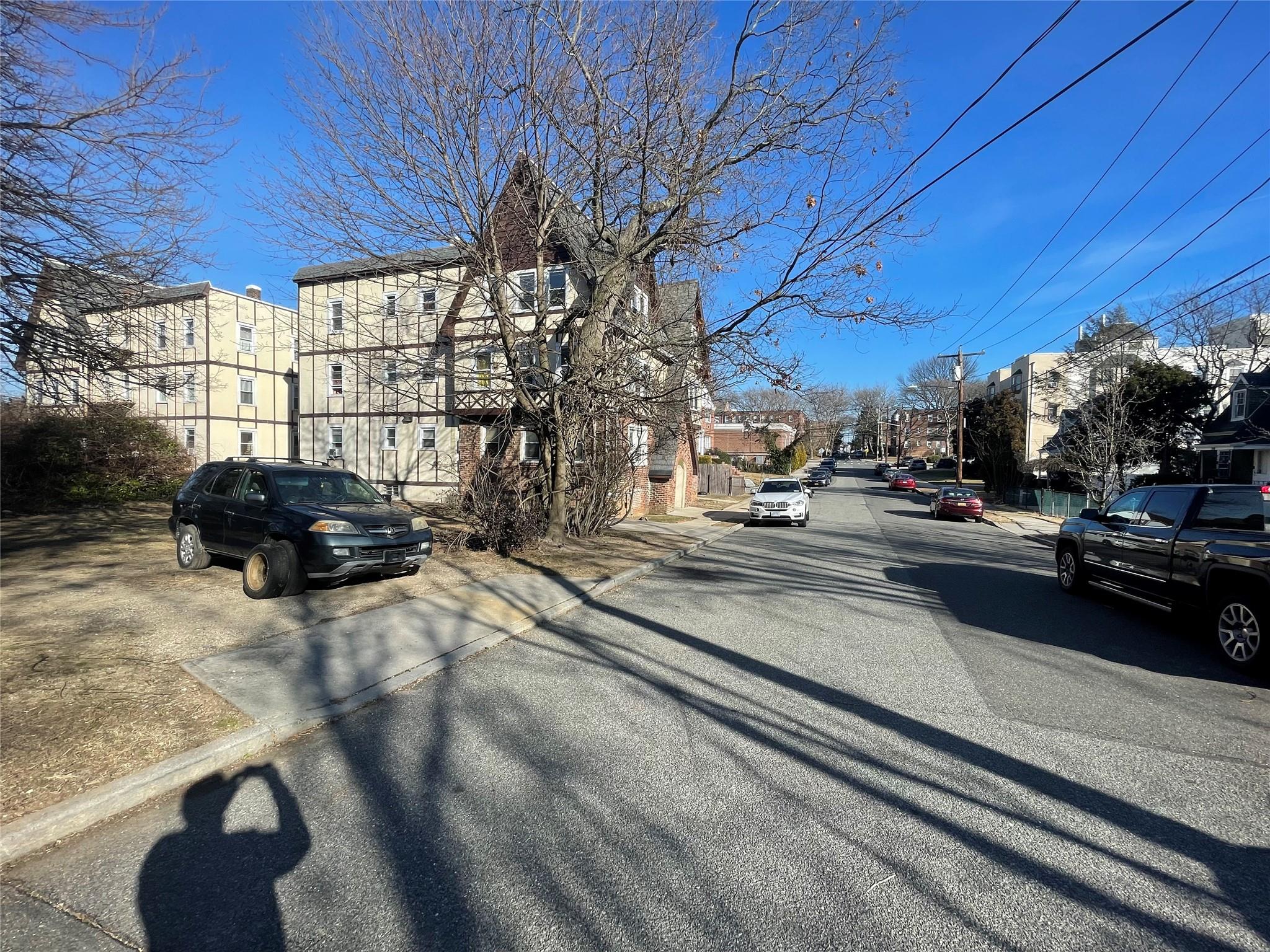 Edna Court, Baldwin, NY 11510