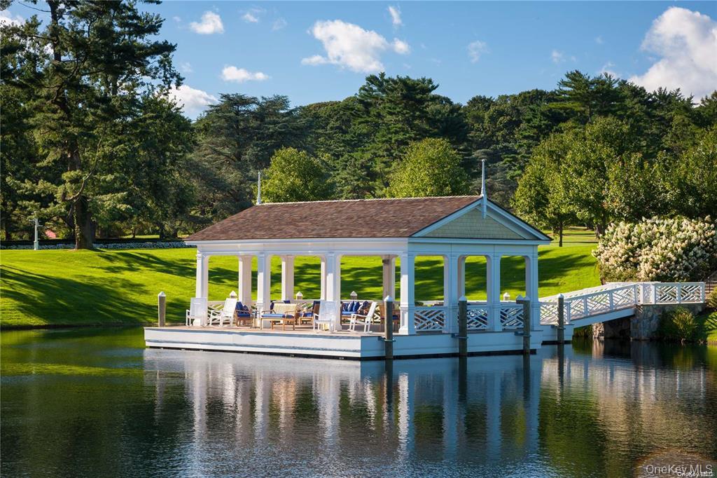 6 Stable Lane, Old Westbury, NY