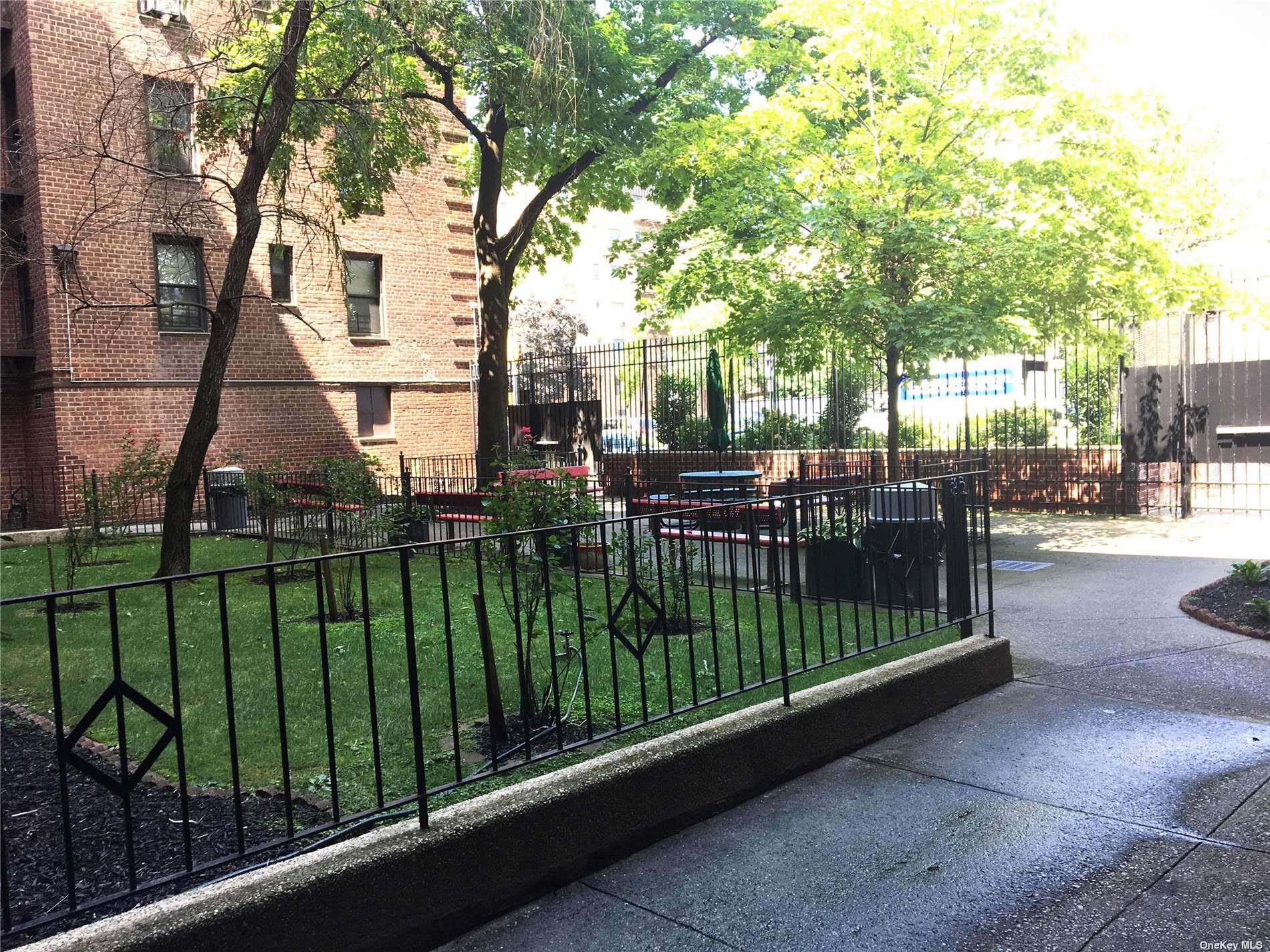 33-06 92 Street # 1V, Jackson Heights, NY 11372