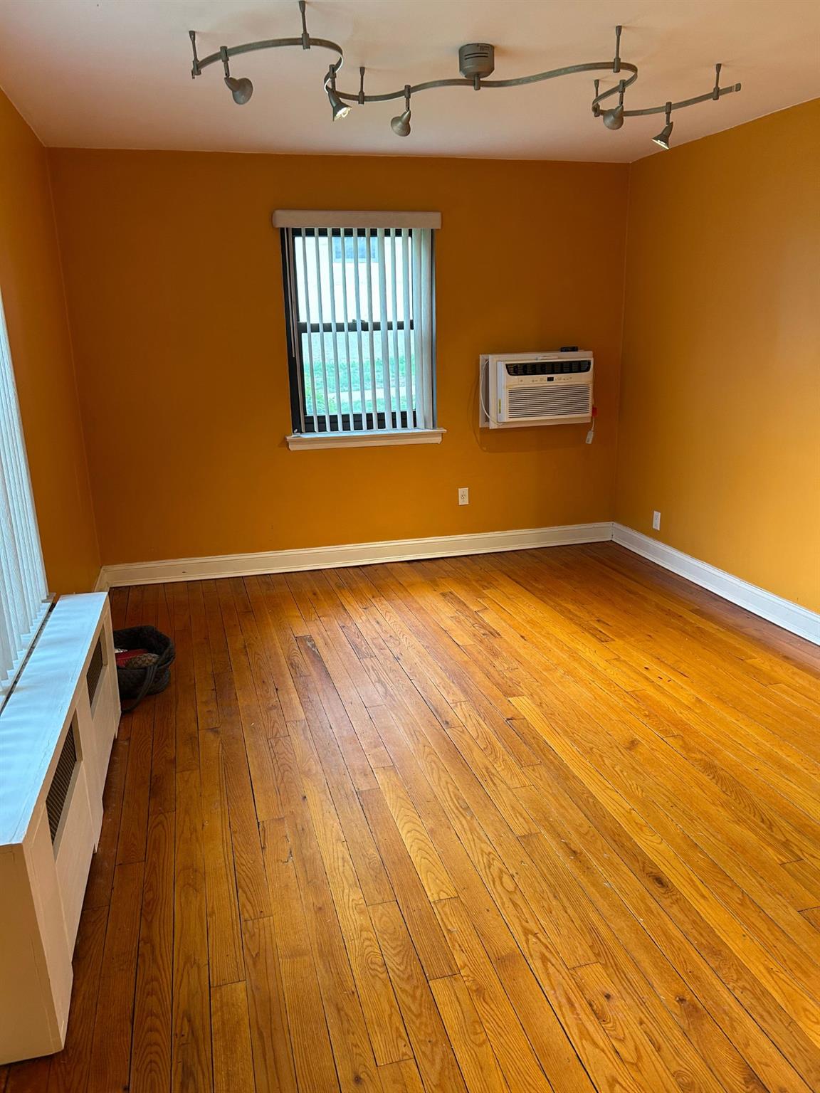 13 W Mill Drive # 1A, Great Neck, NY 11021